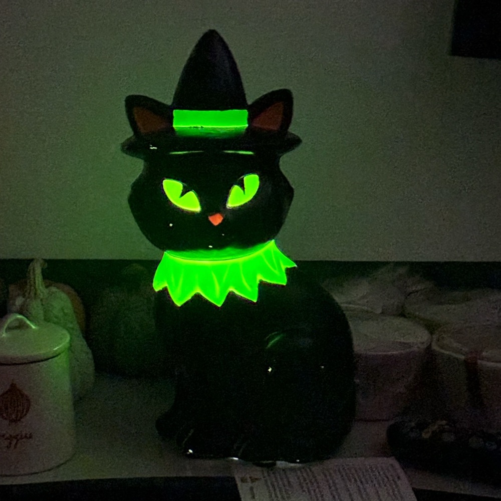 Halloween Blowmold Light up Cat - Picture 4 of 13